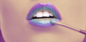 applying ombre effect on lips