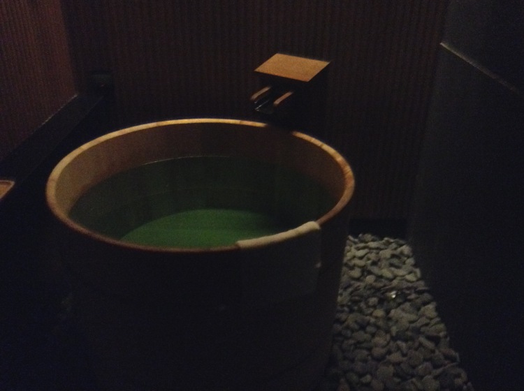 spa onsen tub