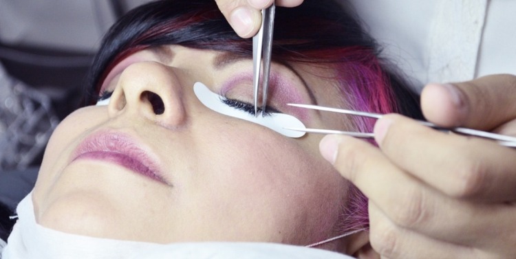 female getting eyelash extension