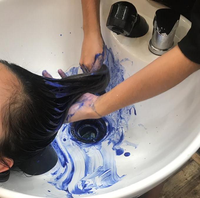 washing hair with purple shampoo