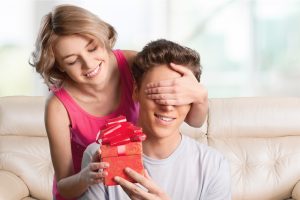 the best 15 beauty gifts for your boyfriend this Valentines Day